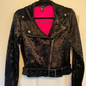 Forever 21 black velvet cropped moto jacket size medium